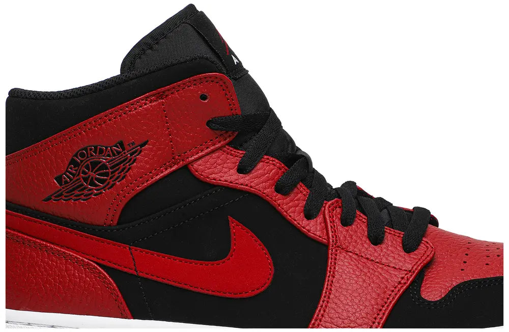 Air Jordan 1 Mid 'Bred'