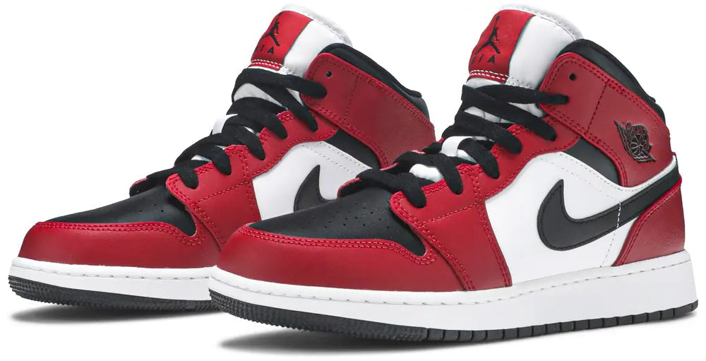 Air Jordan 1 Mid 'Chicago Black Toe'